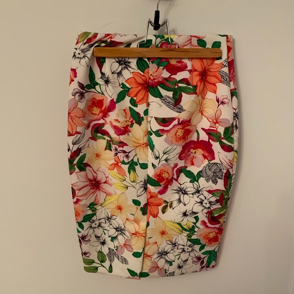 Mid long floral skirt - Picture 2 of 3